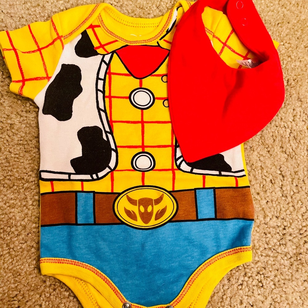 Woody onesie with handkerchief bib